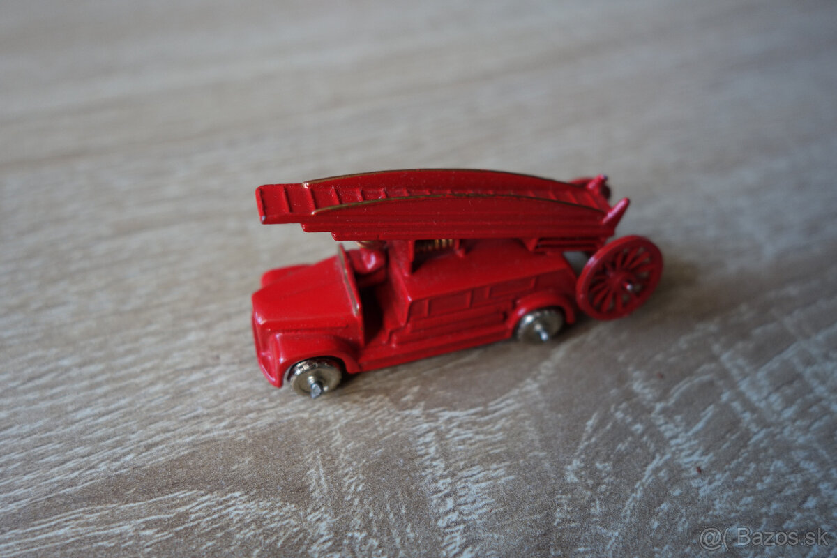 Kovový model hasičov Matchbox No. 9 Dennis Fire Engine - 2