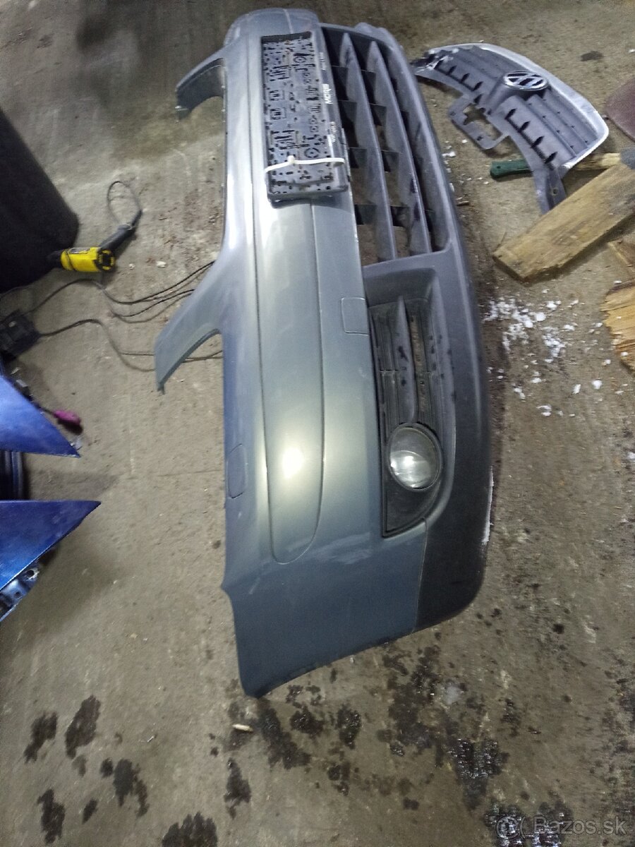 Nárazník vw Touran predfacelift - 2