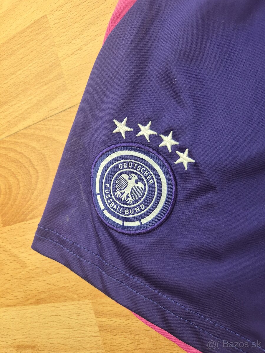 Dres Kroos 8 - 2
