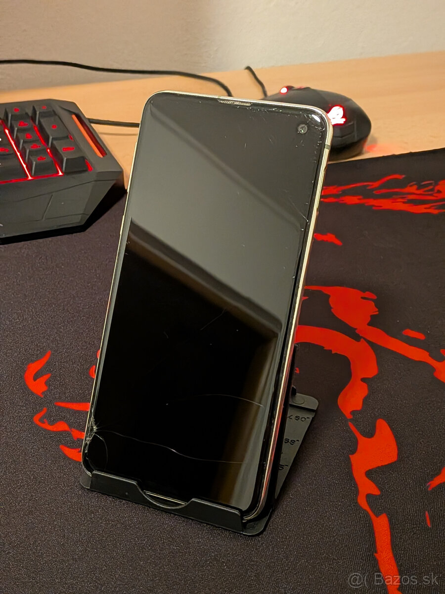 Samsung Galaxy S10e prasknutý - 2