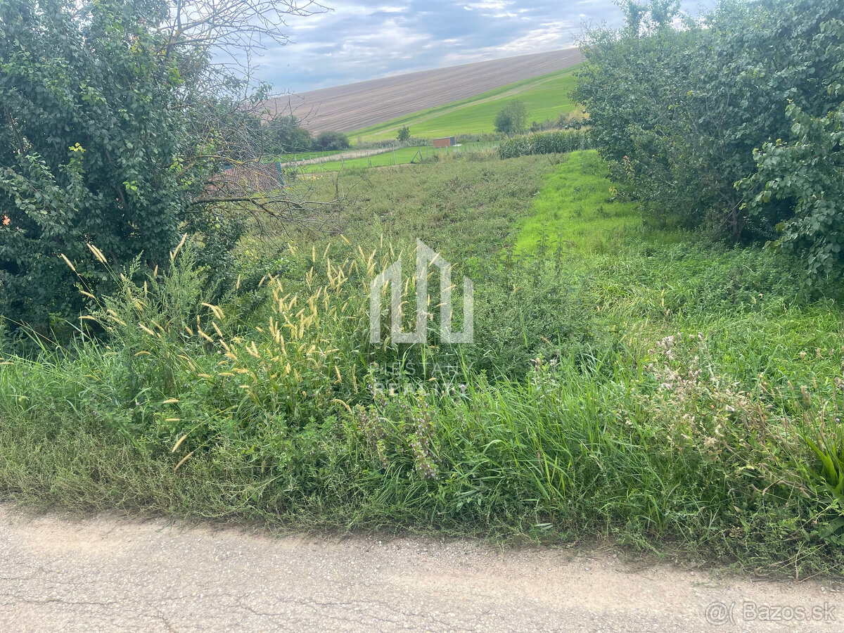 Veľký slnečný pozemok na rodinný dom aj záhradu 3000m2, Kapi - 2