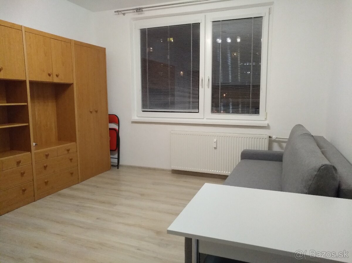 Dlhodobo prenajmem garsonku v Nitre na ulici Dlhá. - 2