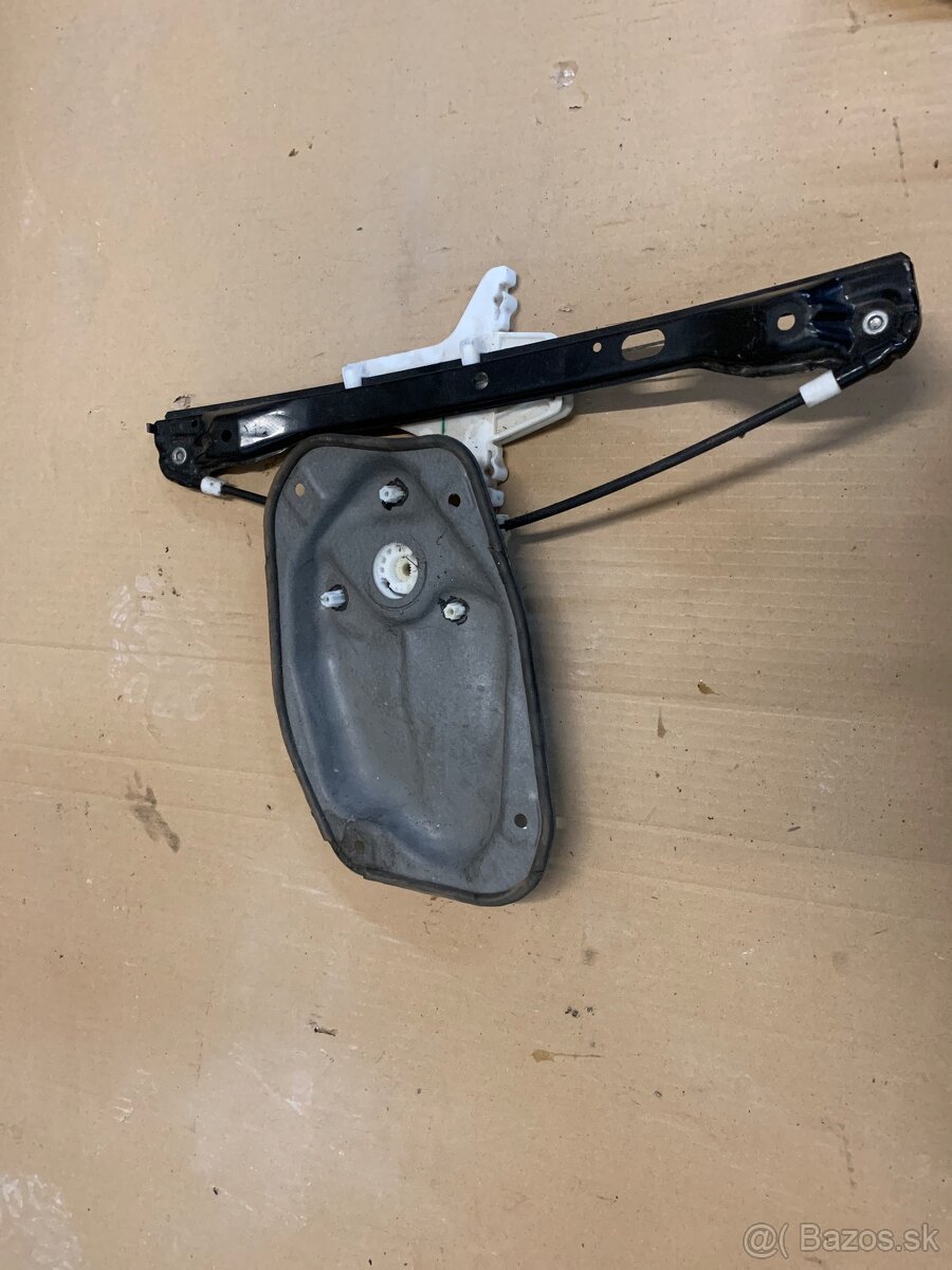 Mechanizmus okna VW - 2