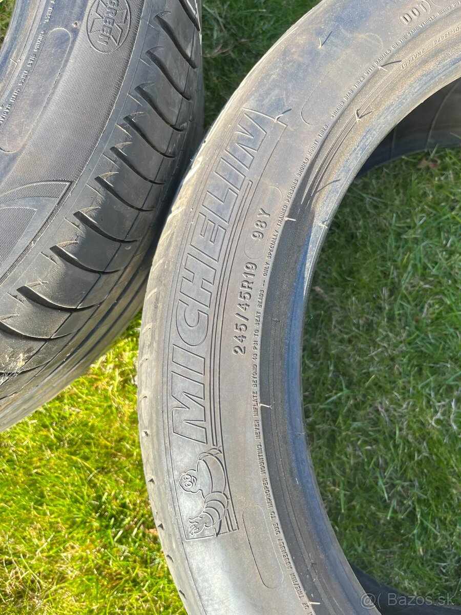Michelin 245/45 R19 - 2