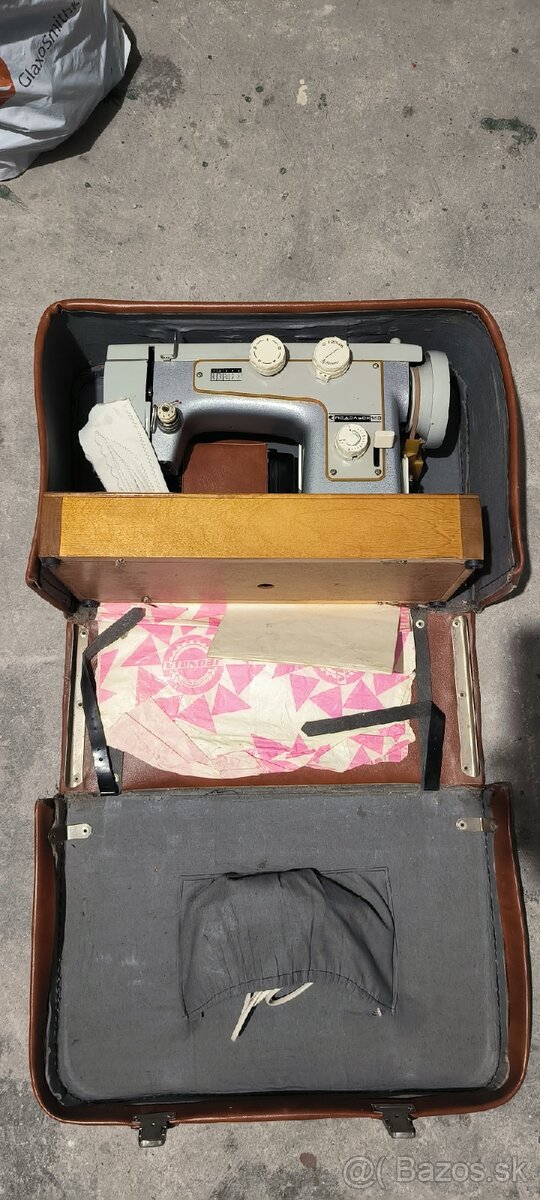 Predám šijací stroj Podolsk 142 - 2