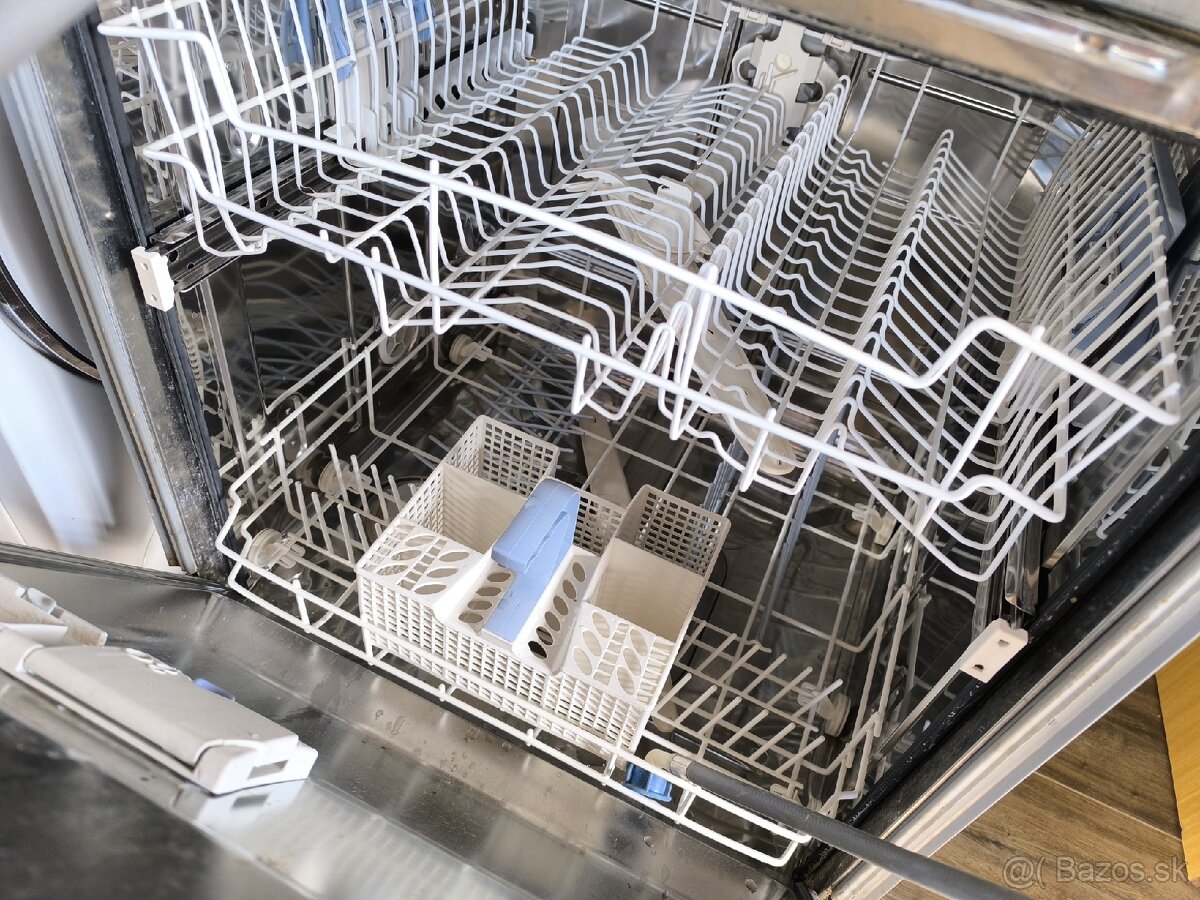 Umyvacka riadu Whirlpool AGD 6556 - 2