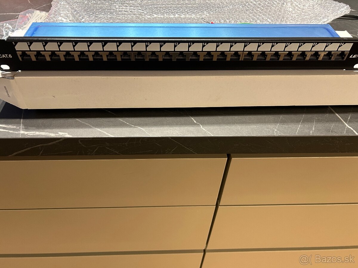 Znížená cena- Patch panel LEXI-Net FTP cat6 24p. 1U, cerny - 2