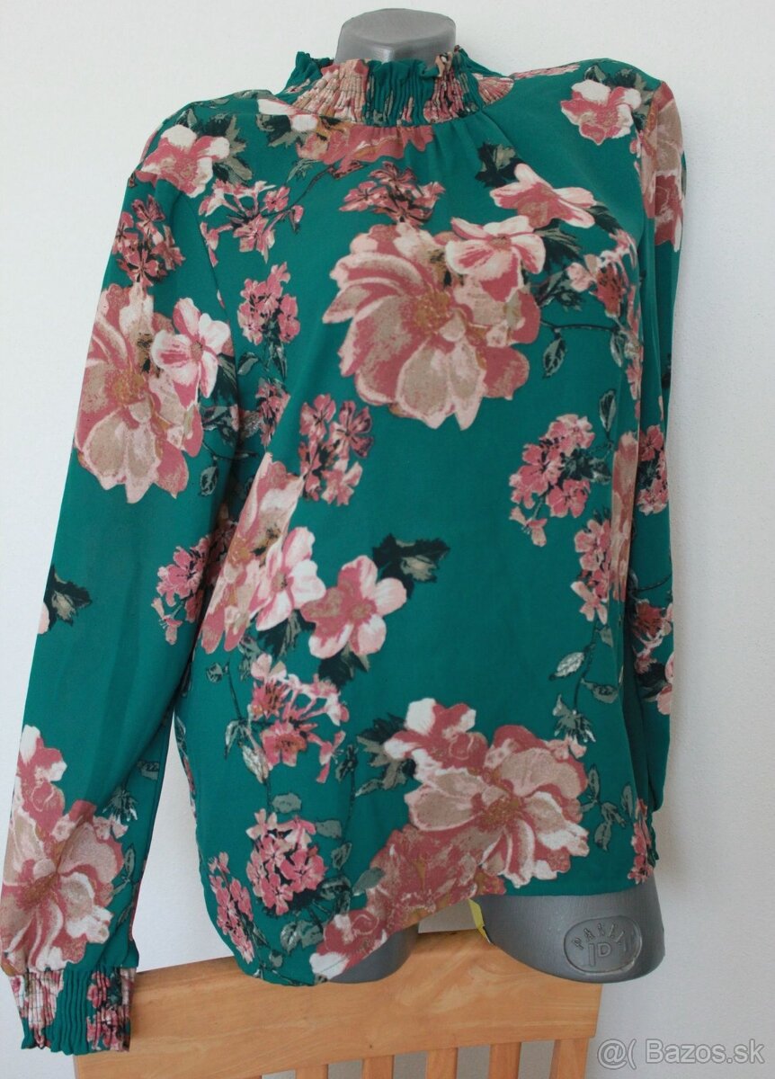 zelena kvetovana bluzka - 2