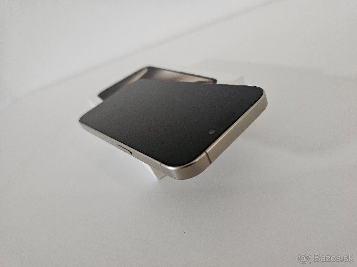 Apple iPhone 15 Pro - 2