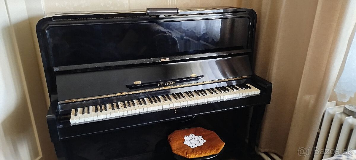 klavír PETROF - 2
