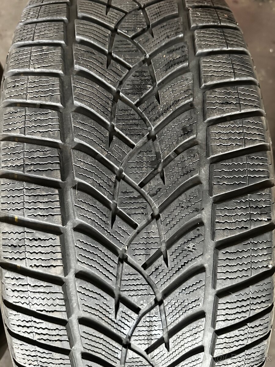 2x ZIMNÉ 255/55 R20 GOODYEAR ULTRAGRIP PERFORMANCE - 2