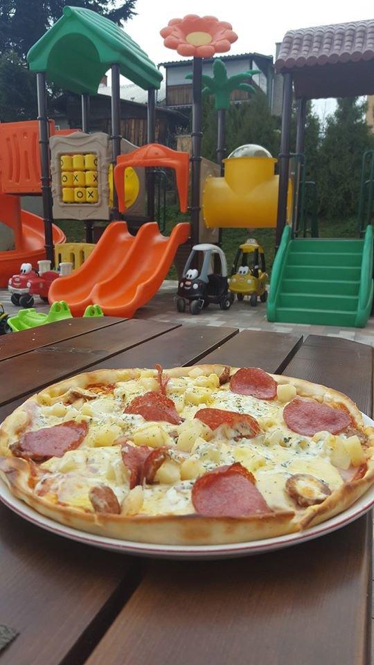 PIZZÉR - PIZZÉRKA - NITRIANSKE RUDNO - 2