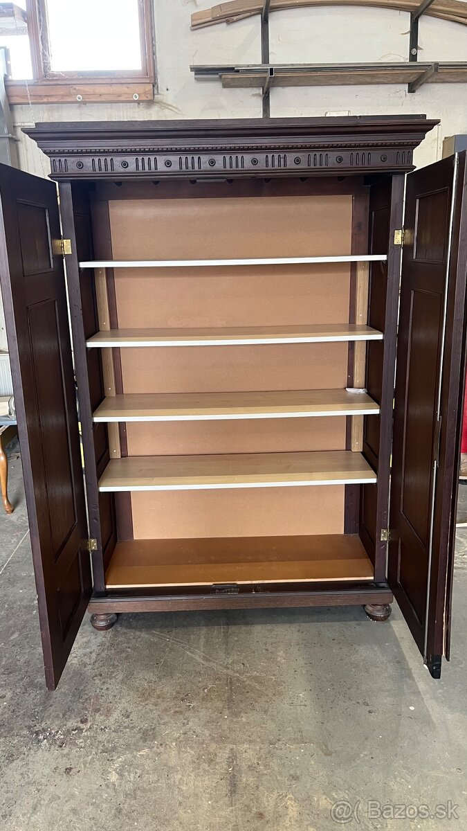 Starožitná skriňa - 2