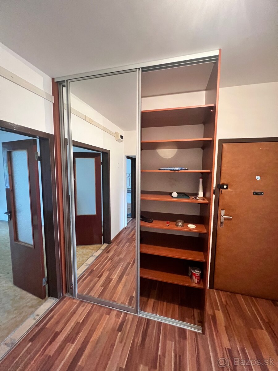Vstavaná skriňa - 2