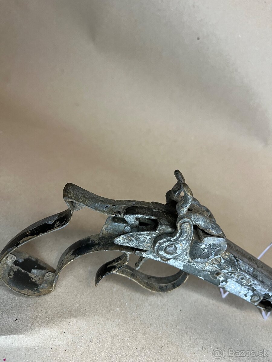 Kapslová stará pistol - 2