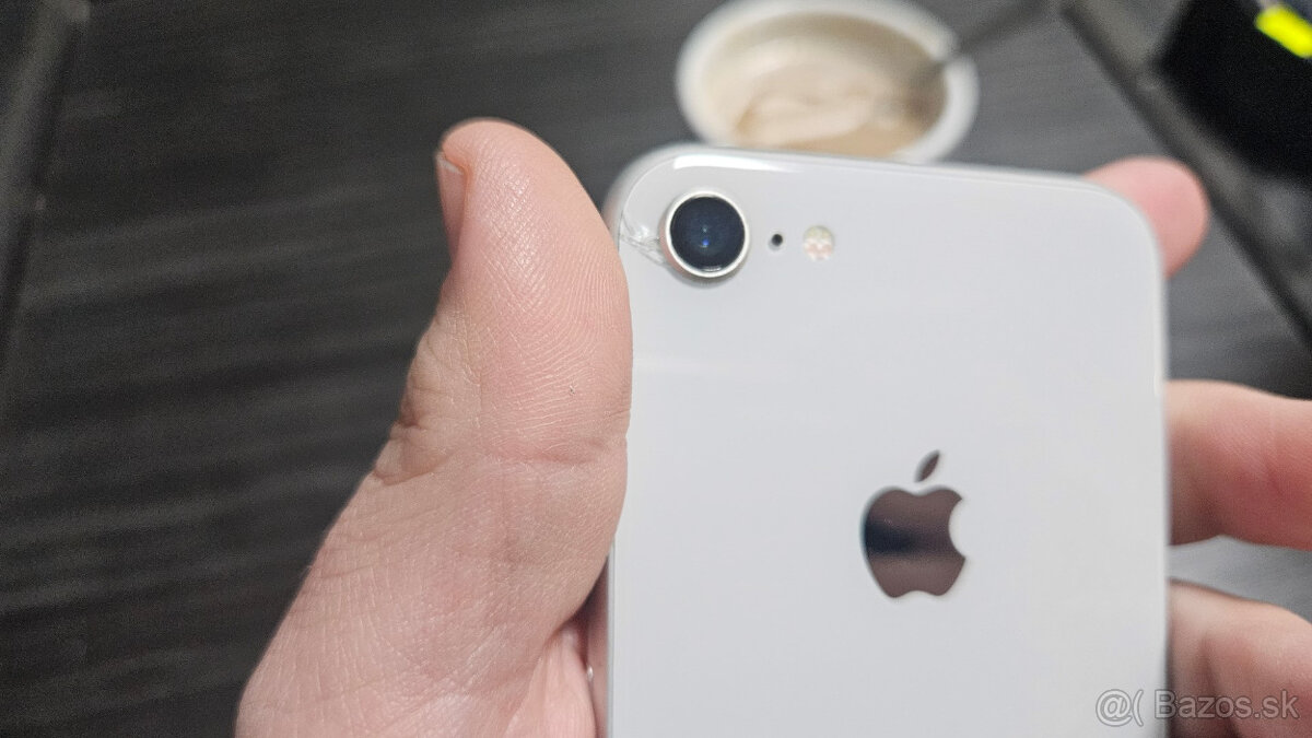 Apple iPhone 8 - na diely, alebo opravu - 2