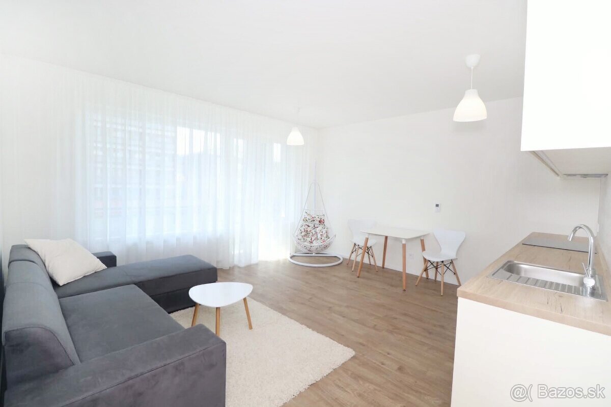Na prenájom 1 izbový byt s parkovaním na Strojárenskej ul. - Widok 2