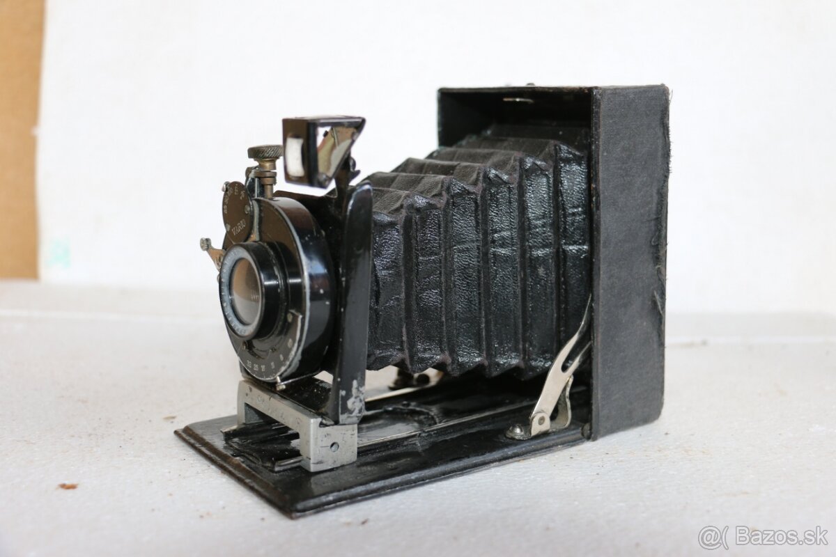 Starý mechový fotoaparát - 2