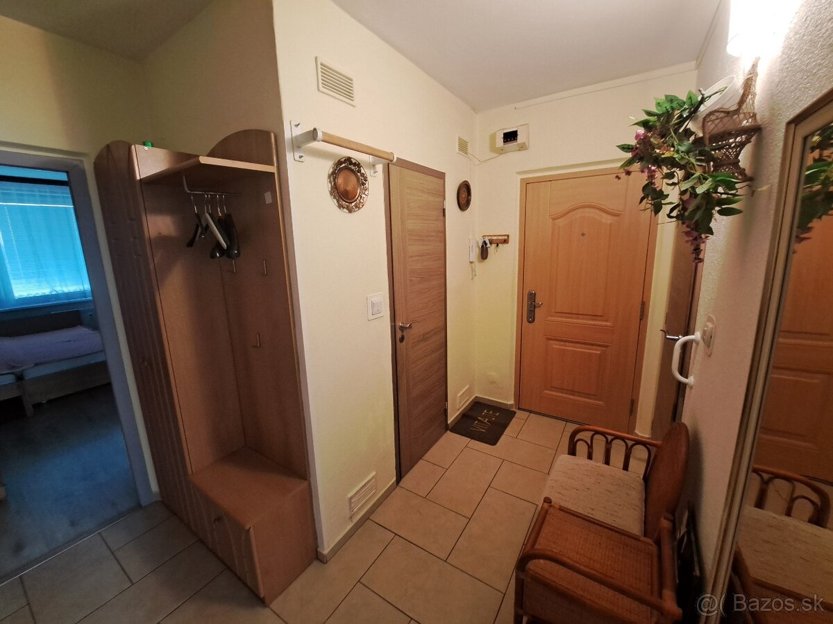 PRENÁJOM Priestranný 3-izbový byt na Severe, Prievidza - 2