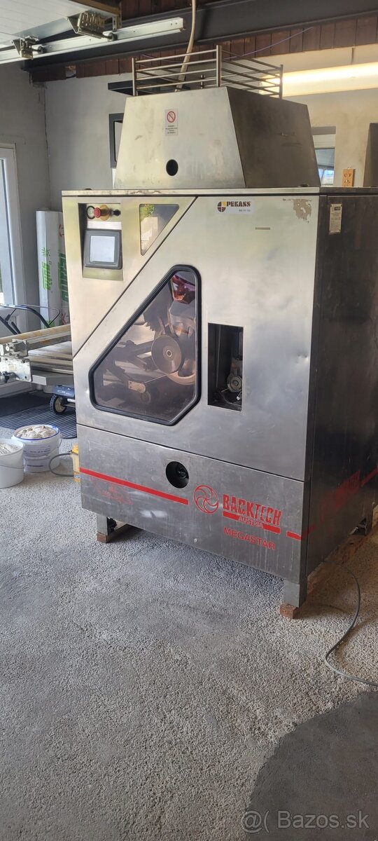 DĚLIČKA TĚSTA BACKTECH MEGASTAR - 2