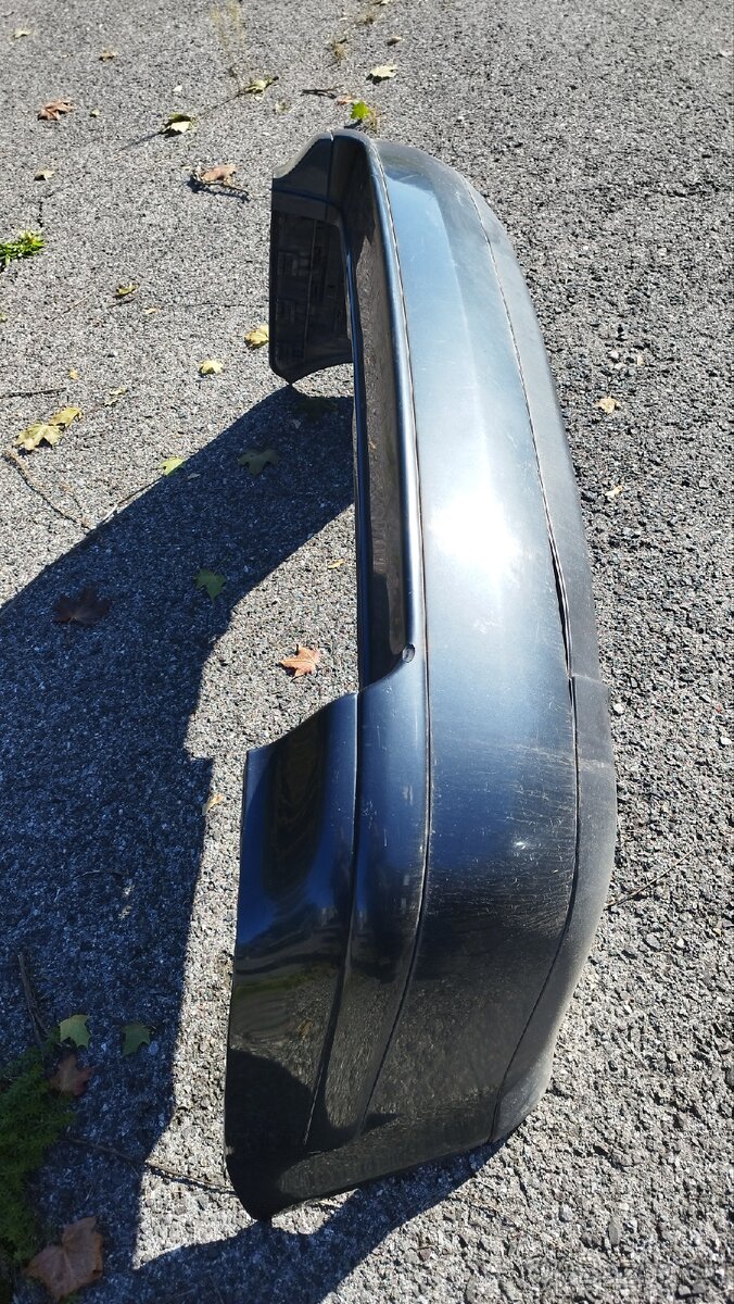 Zadný nárazník Bora kombi. - 2