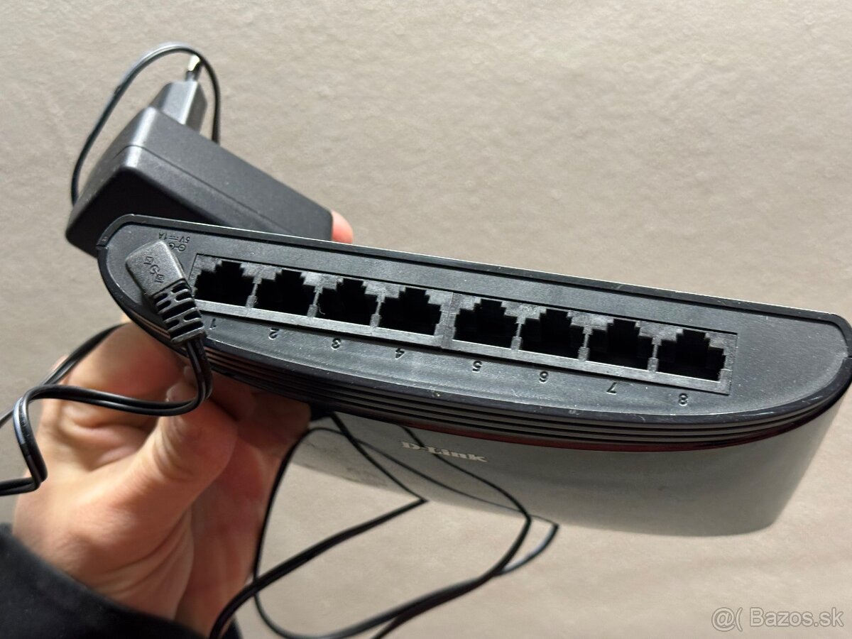 Switch D-Link DES-1008D 8-portový 10/100 - 2