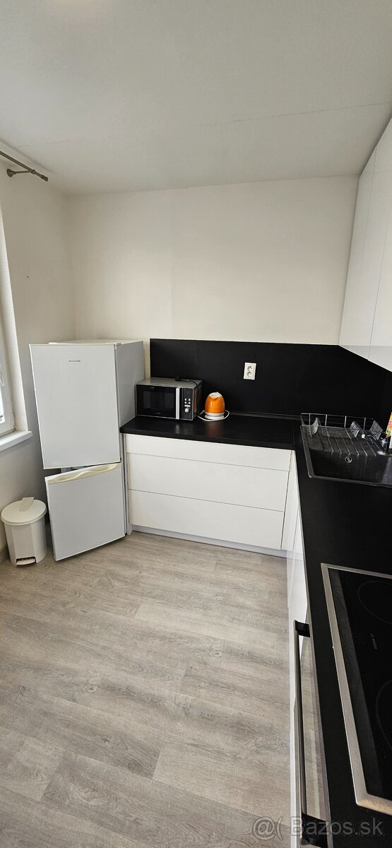 PRENÁJOM 1.IZBOVÝ BYT-STRED - 2