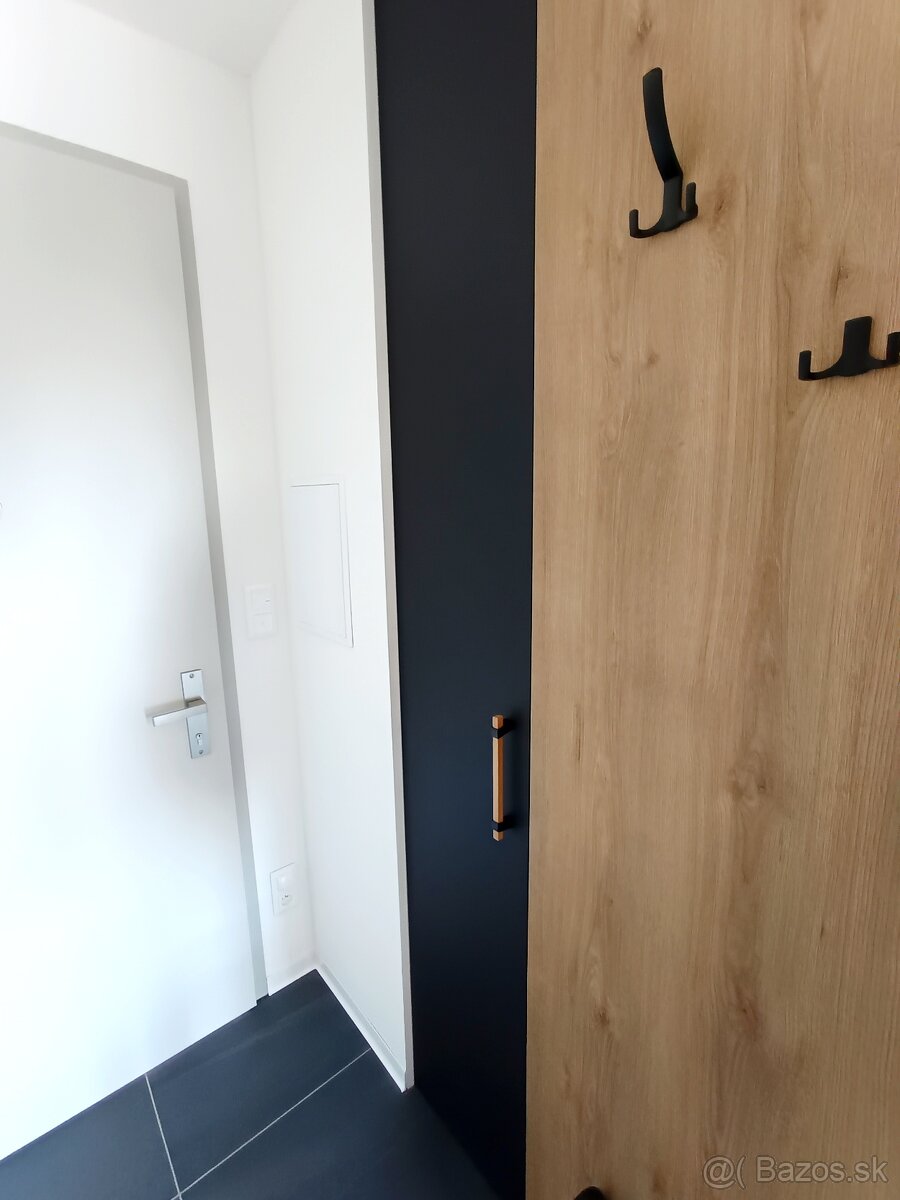 PREDAJ KRÁSNY 2-IZBOVÝ BYT BANSKÁ BYSTRICA - 2