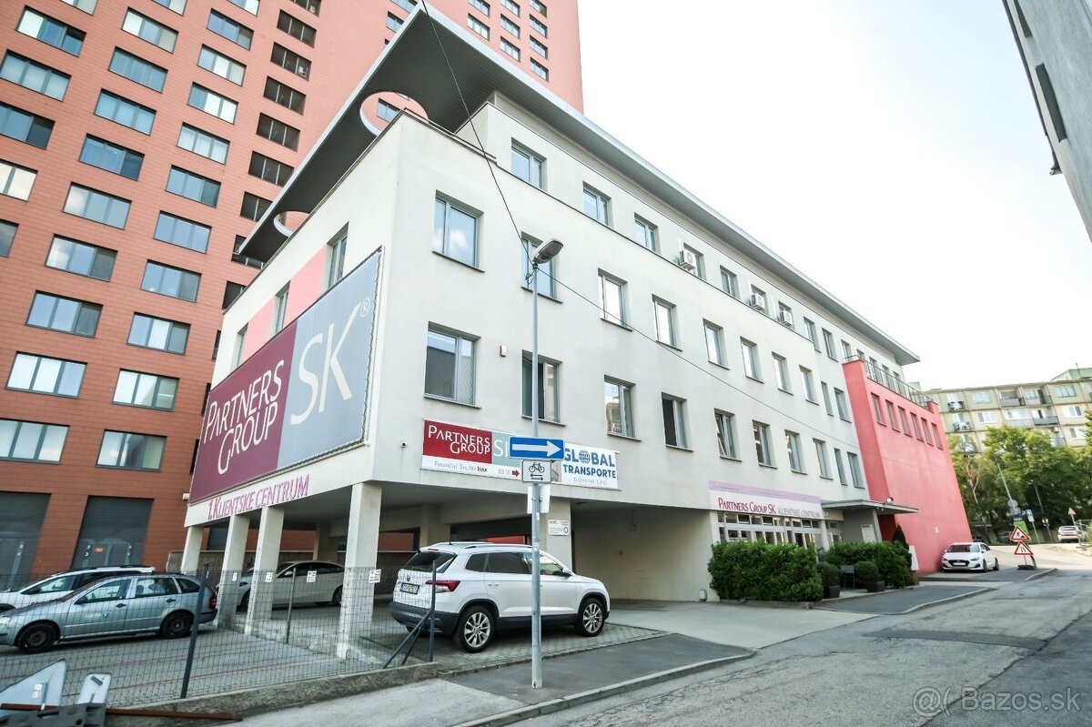 Reprezentatívna polyfunkčná budova so skladom a parkovaním v - 2