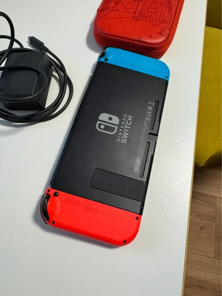 Predam nintendo switch vo verzii V2 s nabijackou s obalom Ko - 2