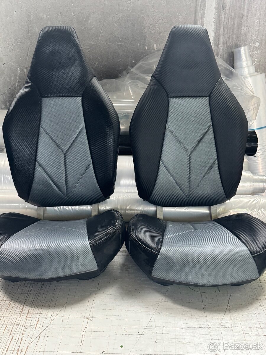 Sedačky na Polaris - 2