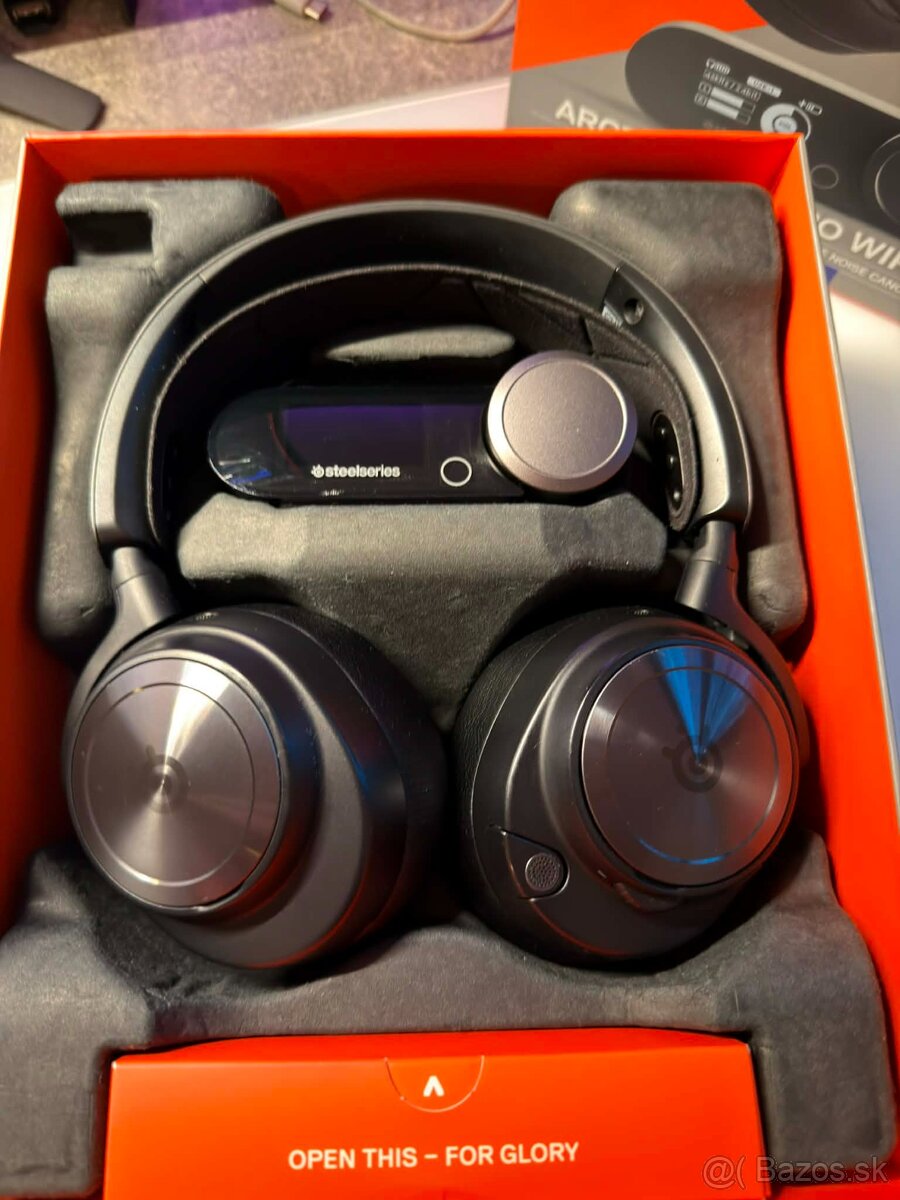 SteelSeries Arctis Nova Pro Wireless - 2