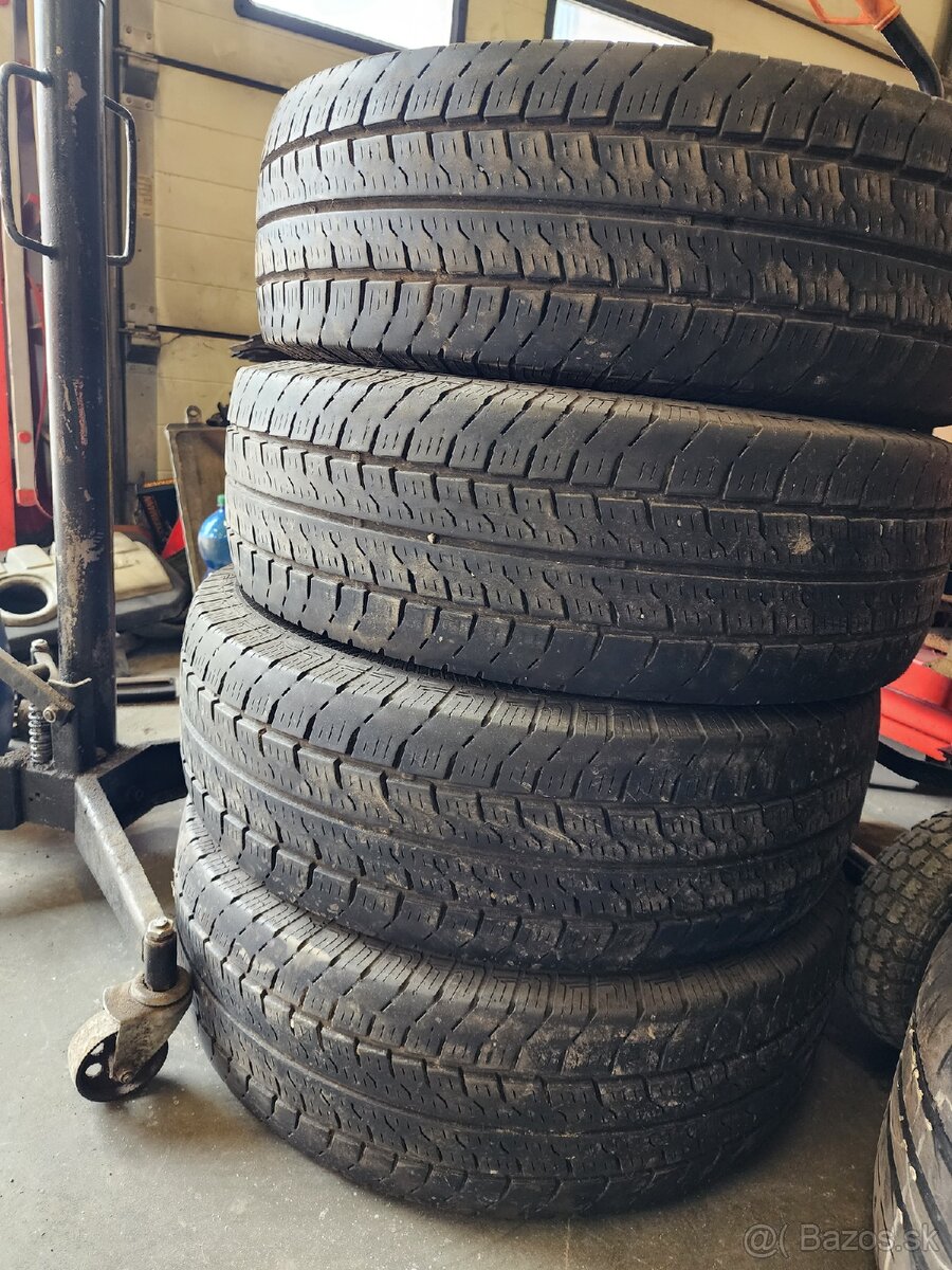 Predám letné pneumatiky 215/70R15C - 2