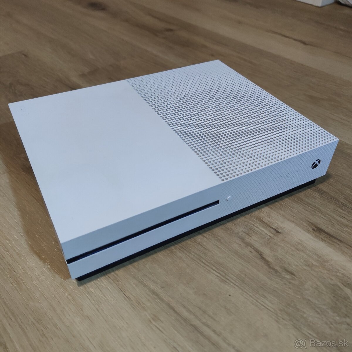 Xbox One S 1TB, ovládač, hry - 2