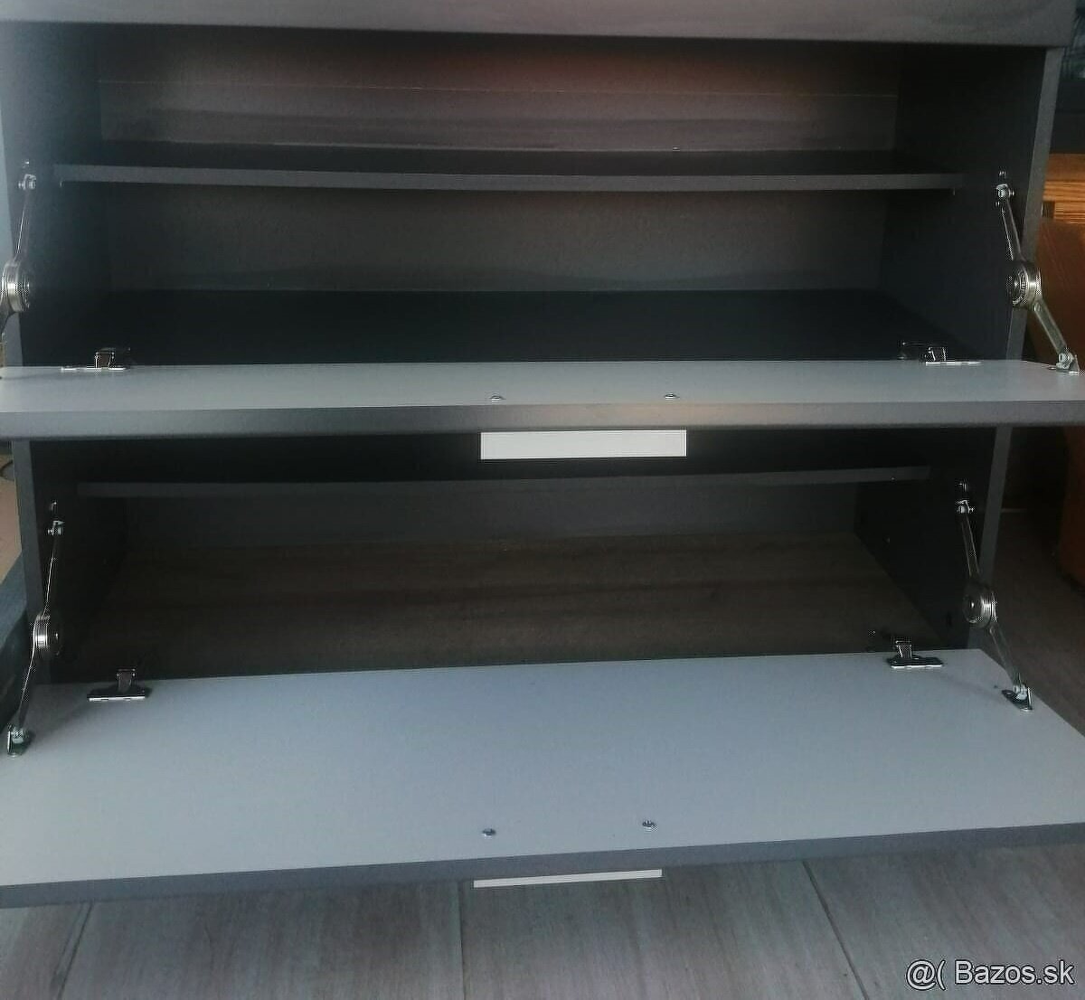 Botník so zásuvkou - 2