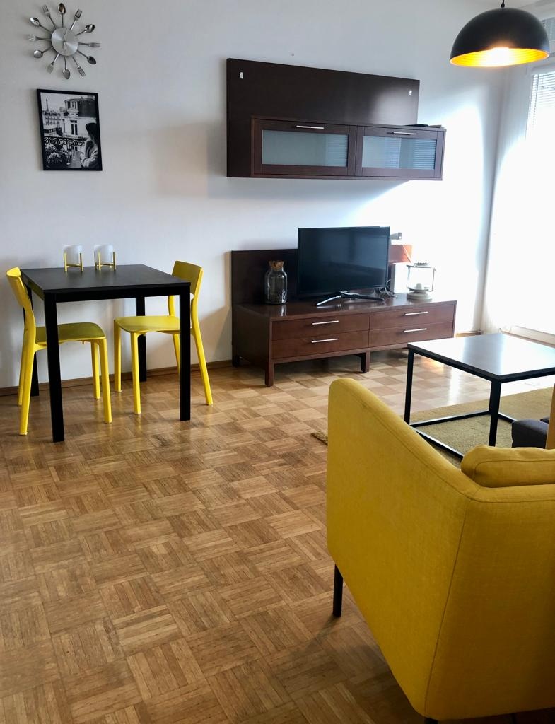 Prenájom klimatizovaného 2‑izbového bytu s balkónom – foto 2