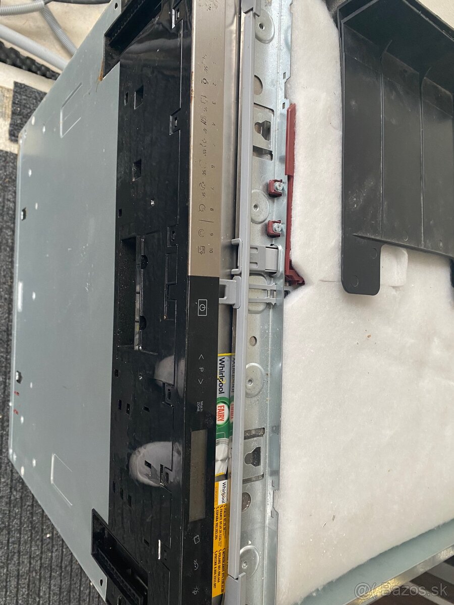 Predám vstavanú umývačku riadu 60cm Whirlpool WCIP 4O41 PFE - 2