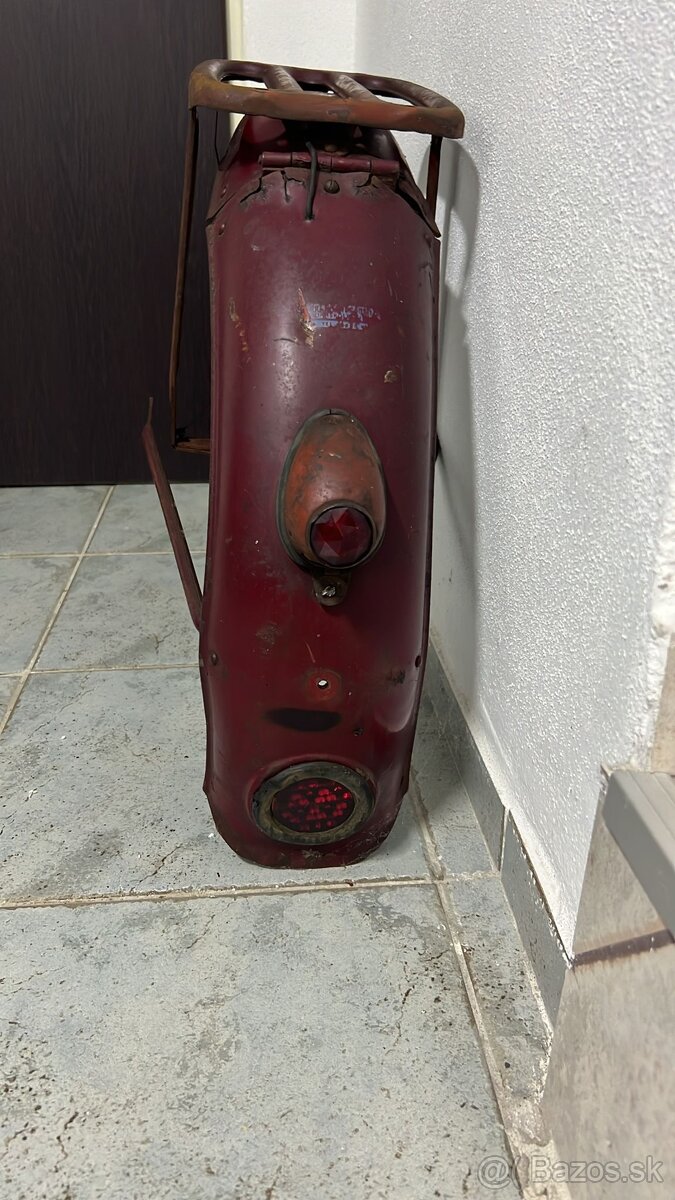 Predam zadny blatnik na Jawa Perak - 2