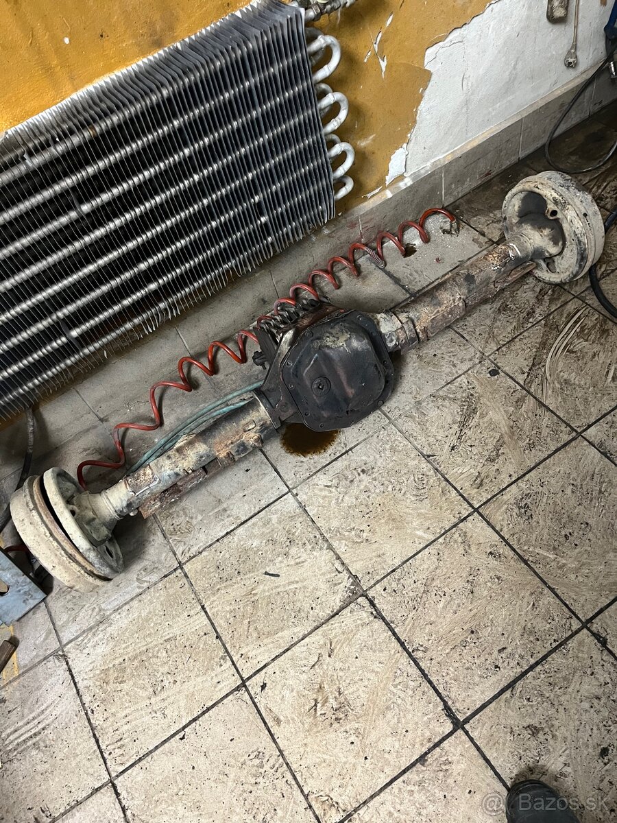 Zadná hnacia náprava Ford aj s diskami - 2