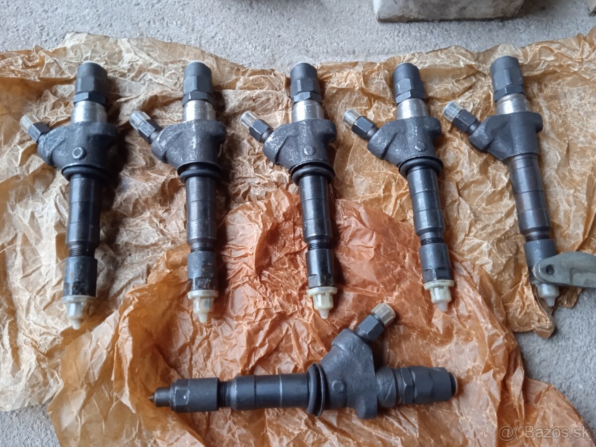 Predám diely na buldozér T130-T170 - 2