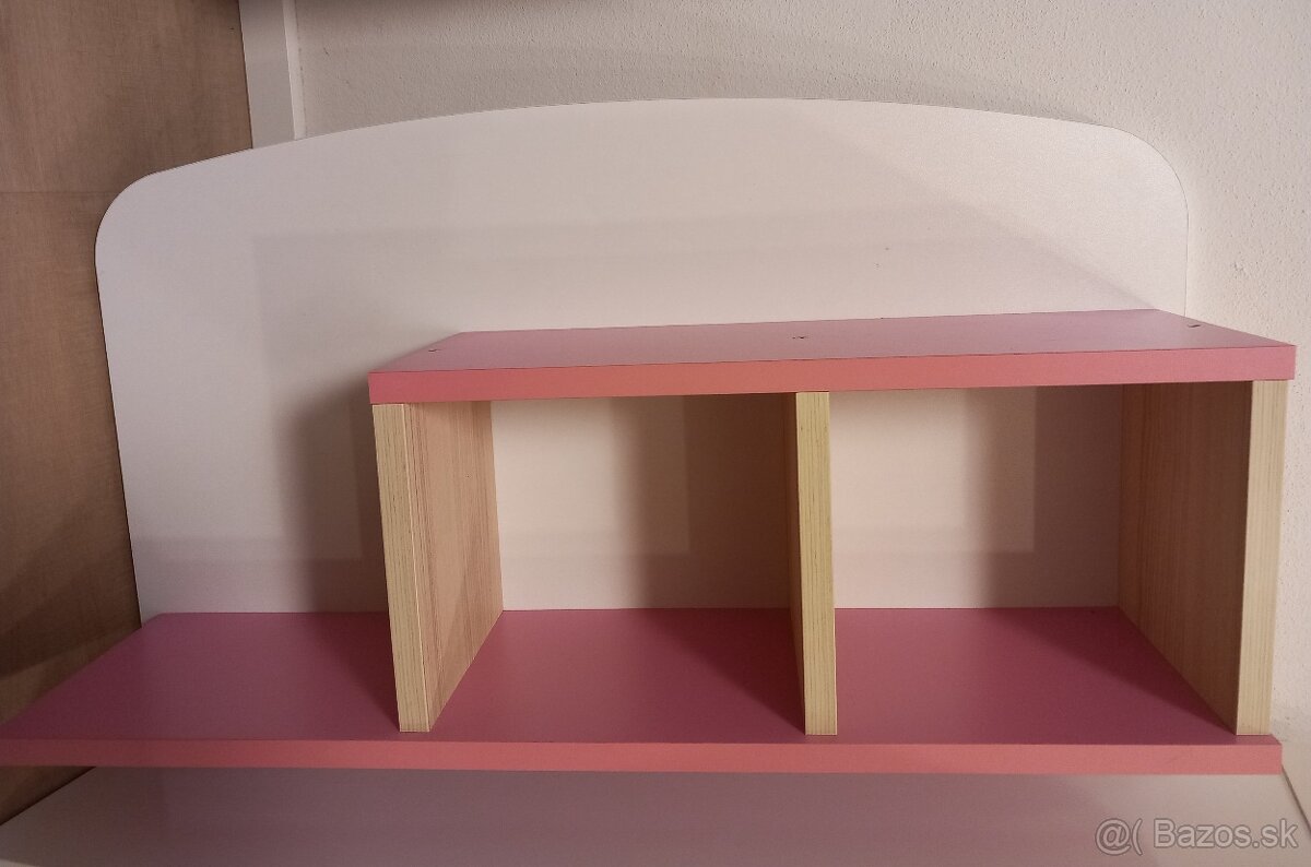 Poličky do dievčenskej detskej izby - 2