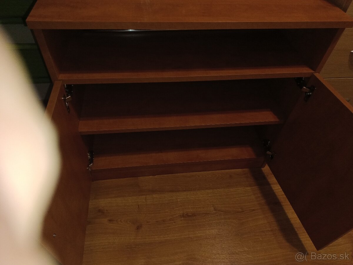 Skrinka pod televízor - 2