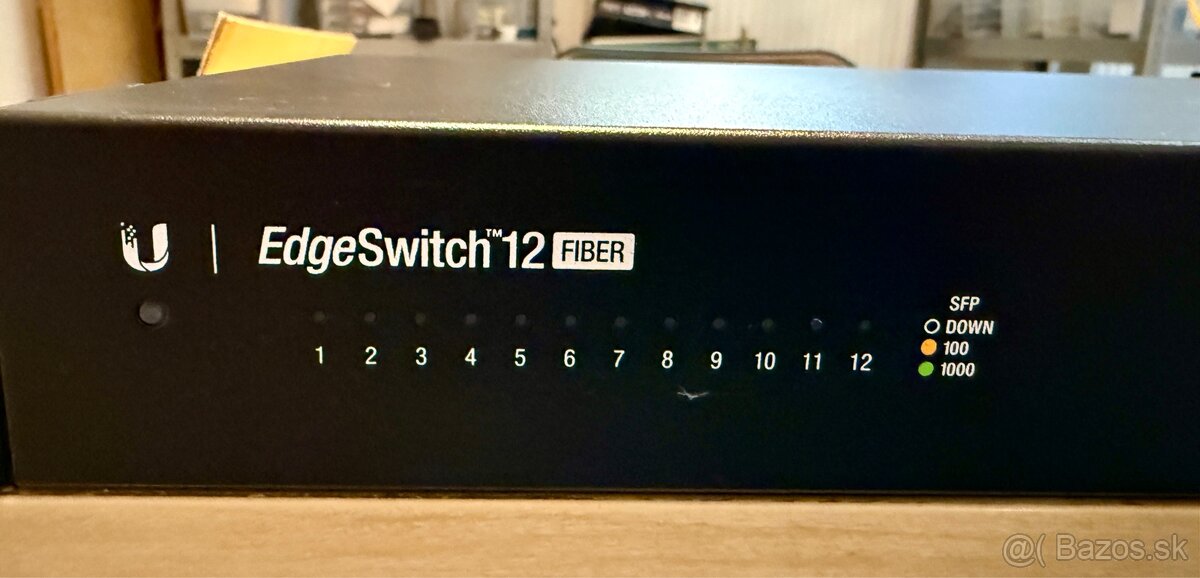 UBNT manzovatelny 1 Gbit 12 port switch - 2