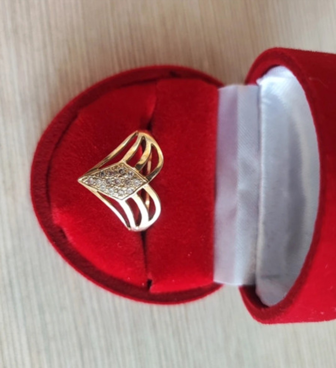 14 karatovy zlatý Dámsky prsteň velkost 58 - 2