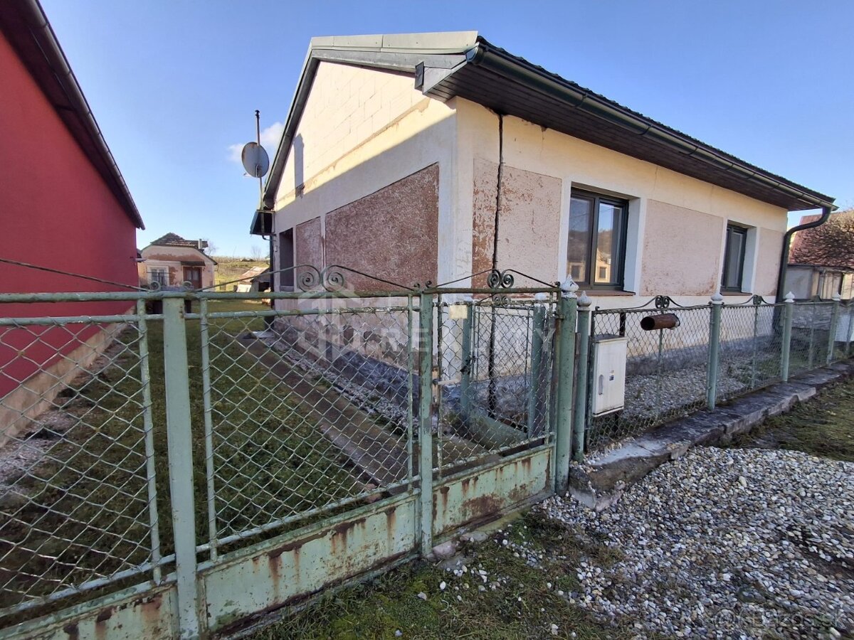 Na predaj rodinný dom / chalupa v Silickej Brezovej - 2