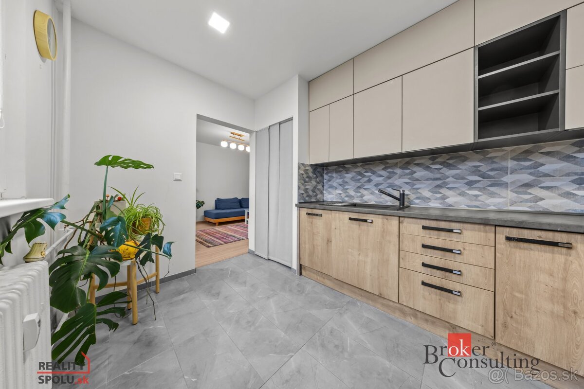 KOMPLETNE ZREKONŠTRUOVANÝ 4-IZBOVÝ BYT V RAČI – IHNEĎ VOĽNÝ - 2