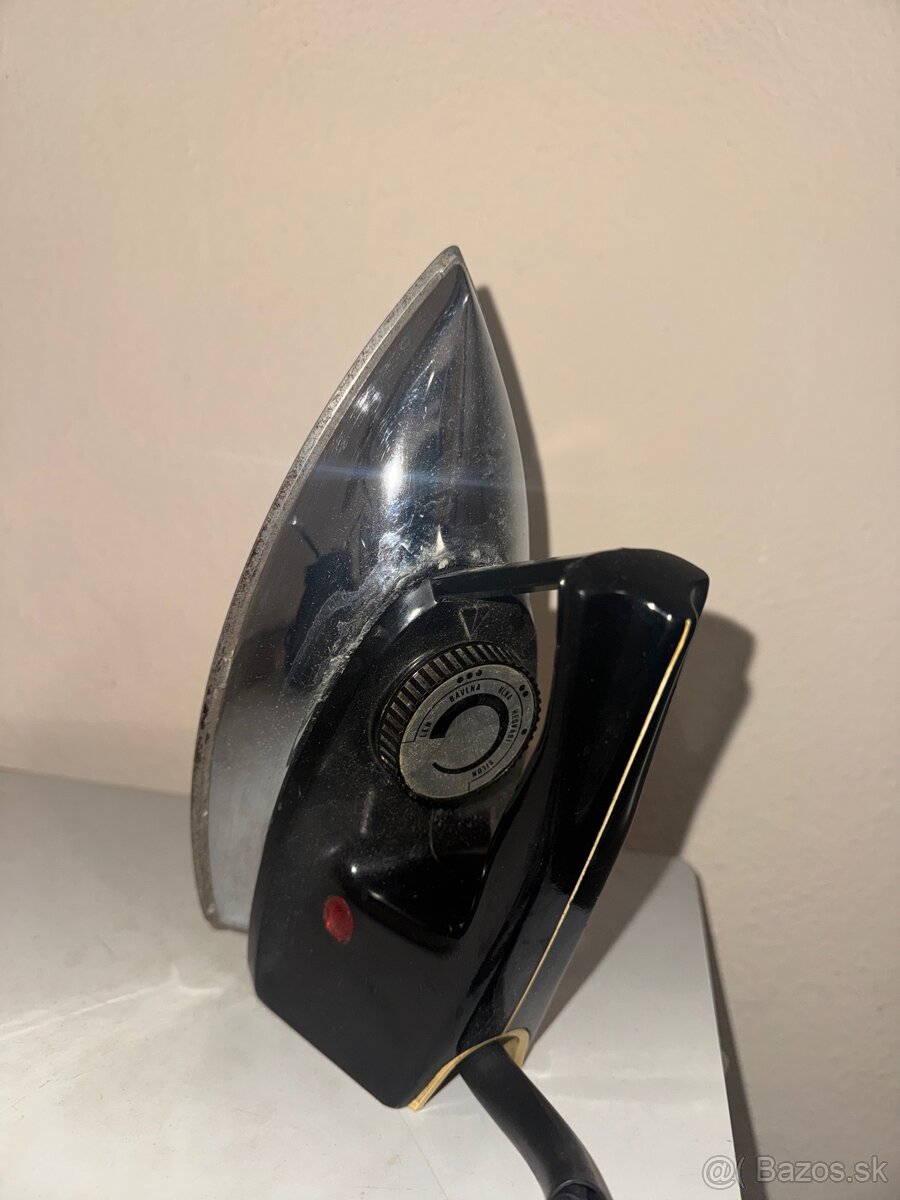 Starožitna žehlička - 2