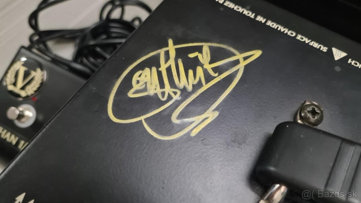 Victory v30 podpisana Guthrie Govan - 2