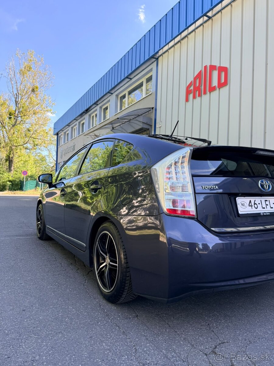 Tayota prius - 2