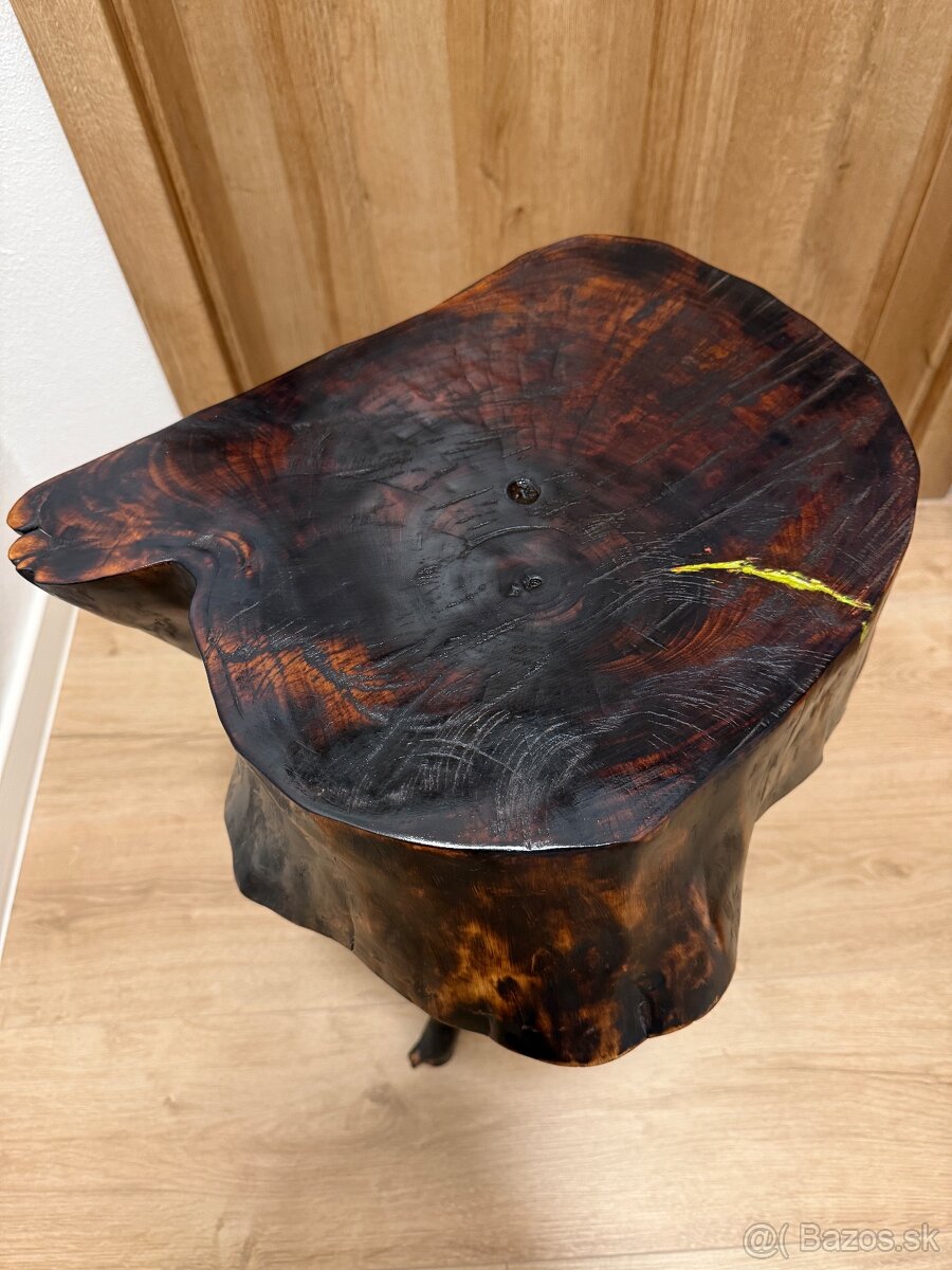 Dizajnový stolík z orechového masívu - 2